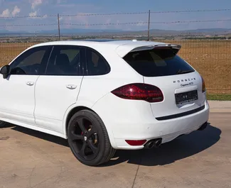 Verhuur Porsche Cayenne. Premium, Luxe, SUV Auto te huur in Georgië ✓ Borg van Borg van 800 GEL ✓ Verzekeringsmogelijkheden TPL, CDW, Diefstal.