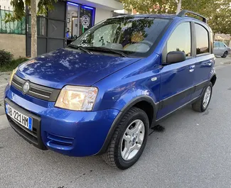 Vooraanzicht van een huurauto Fiat Panda 4x4 in Tirana, Albanië ✓ Auto #6309. ✓ Transmissie Handmatig TM ✓ 7 beoordelingen.