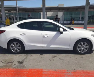 Benzine motor van 1,5L van Mazda Axela 2015 te huur in Larnaca.