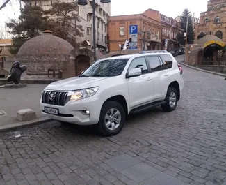 Vooraanzicht van een huurauto Toyota Land Cruiser Prado in Tbilisi, Georgië ✓ Auto #2024. ✓ Transmissie Automatisch TM ✓ 1 beoordelingen.