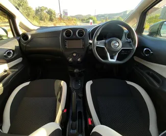 Vooraanzicht van een huurauto Nissan Note in Limassol, Cyprus ✓ Auto #6387. ✓ Transmissie Automatisch TM ✓ 0 beoordelingen.