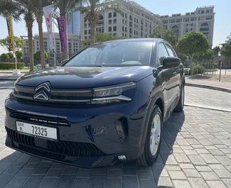 Vooraanzicht van een huurauto Citroen C5 Aircross in Dubai, Verenigde Arabische Emiraten ✓ Auto #5117. ✓ Transmissie Automatisch TM ✓ 2 beoordelingen.