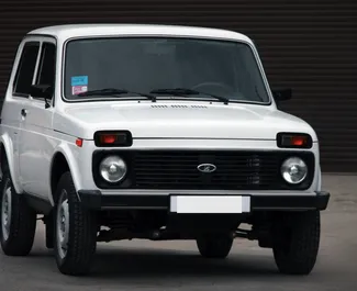 Vooraanzicht van een huurauto Lada Niva in Jerevan, Armenië ✓ Auto #1159. ✓ Transmissie Handmatig TM ✓ 7 beoordelingen.