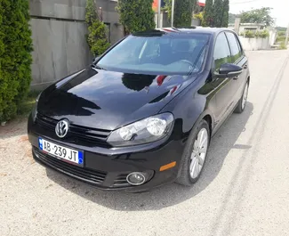 Vooraanzicht van een huurauto Volkswagen Golf 6 in Tirana, Albanië ✓ Auto #6552. ✓ Transmissie Automatisch TM ✓ 0 beoordelingen.