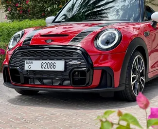 Vooraanzicht van een huurauto Mini John Cooper Works Convertible in Dubai, Verenigde Arabische Emiraten ✓ Auto #6646. ✓ Transmissie Automatisch TM ✓ 0 beoordelingen.