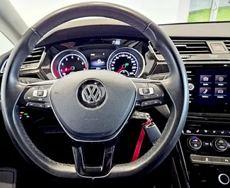 Volkswagen Touran 2018 met Vooraandrijving systeem, beschikbaar Praag.