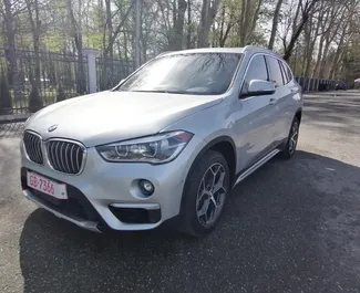 Vooraanzicht van een huurauto BMW X1 in Tbilisi, Georgië ✓ Auto #6637. ✓ Transmissie Automatisch TM ✓ 4 beoordelingen.