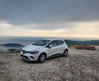 Vooraanzicht van een huurauto Renault Clio 4 in Budva, Montenegro ✓ Auto #6612. ✓ Transmissie Handmatig TM ✓ 4 beoordelingen.