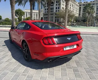 Benzine motor van 2,3L van Ford Mustang Coupe 2022 te huur in Dubai.