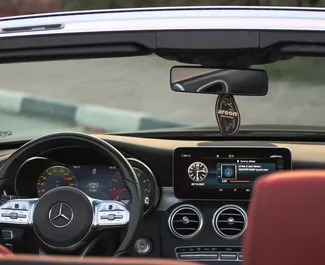 Mercedes-Benz C300 Cabrio 2020 met Aandrijving achteraan systeem, beschikbaar in Dubai.