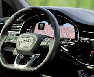 Interieur van Audi RS Q8 te huur in de VAE. Een geweldige auto met 5 zitplaatsen en een Automatisch transmissie.