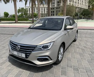 Vooraanzicht van een huurauto MG 5 in Dubai, Verenigde Arabische Emiraten ✓ Auto #4863. ✓ Transmissie Automatisch TM ✓ 0 beoordelingen.