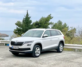 Vooraanzicht van een huurauto Skoda Kodiaq in Budva, Montenegro ✓ Auto #6526. ✓ Transmissie Automatisch TM ✓ 0 beoordelingen.