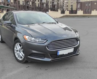 Vooraanzicht van een huurauto Ford Fusion Sedan in Tbilisi, Georgië ✓ Auto #5625. ✓ Transmissie Automatisch TM ✓ 6 beoordelingen.