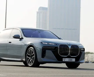 Autohuur BMW 735i #6648 Automatisch in Dubai, uitgerust met 6,0L motor ➤ Van Akil in de VAE.