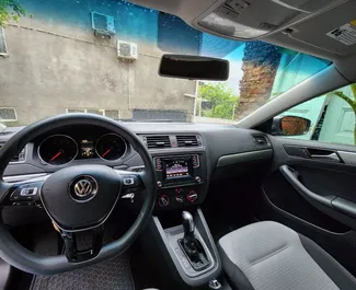 Verhuur Volkswagen Jetta. Economy, Comfort Auto te huur in Georgië ✓ Borg van Zonder Borg ✓ Verzekeringsmogelijkheden TPL, FDW, Passagiers, Diefstal, Geen storting.