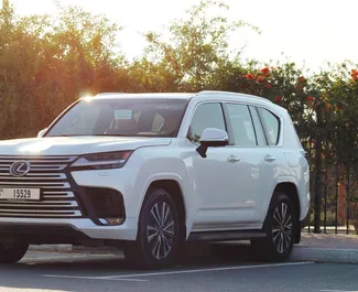 Vooraanzicht van een huurauto Lexus LX570 in Dubai, Verenigde Arabische Emiraten ✓ Auto #6800. ✓ Transmissie Automatisch TM ✓ 0 beoordelingen.