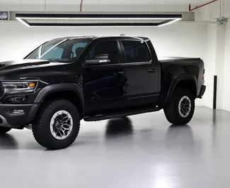 Vooraanzicht van een huurauto Dodge Ram TRX in Dubai, Verenigde Arabische Emiraten ✓ Auto #6747. ✓ Transmissie Automatisch TM ✓ 0 beoordelingen.