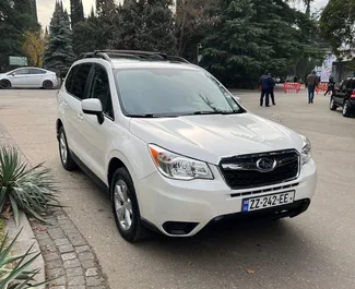 Vooraanzicht van een huurauto Subaru Forester in Tbilisi, Georgië ✓ Auto #6716. ✓ Transmissie Automatisch TM ✓ 2 beoordelingen.