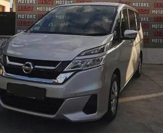 Vooraanzicht van een huurauto Nissan Serena in Larnaca, Cyprus ✓ Auto #6806. ✓ Transmissie Automatisch TM ✓ 0 beoordelingen.