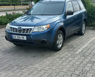 Vooraanzicht van een huurauto Subaru Forester in Tbilisi, Georgië ✓ Auto #6777. ✓ Transmissie Automatisch TM ✓ 3 beoordelingen.