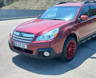 Vooraanzicht van een huurauto Subaru Outback in Tbilisi, Georgië ✓ Auto #7018. ✓ Transmissie Automatisch TM ✓ 1 beoordelingen.