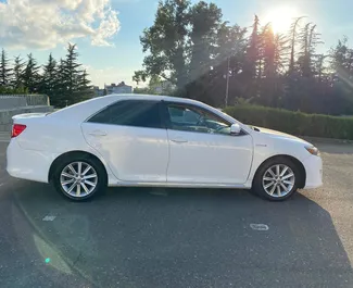 Autohuur Toyota Camry 2014 in in Georgië, met Hybride brandstof en 230 pk ➤ Vanaf 100 GEL per dag.