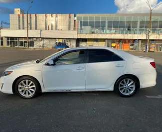 Verhuur Toyota Camry. Comfort, Premium Auto te huur in Georgië ✓ Borg van Borg van 300 GEL ✓ Verzekeringsmogelijkheden TPL, CDW, Passagiers.