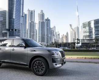 Vooraanzicht van een huurauto Nissan Patrol in Dubai, Verenigde Arabische Emiraten ✓ Auto #6744. ✓ Transmissie Automatisch TM ✓ 0 beoordelingen.