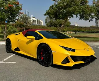 Benzine motor van 5,2L van Lamborghini Huracan Evo Cabrio 2023 te huur in Dubai.