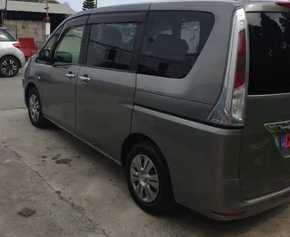 Autohuur Nissan Serena 2012 in in Cyprus, met Benzine brandstof en 120 pk ➤ Vanaf 107 EUR per dag.