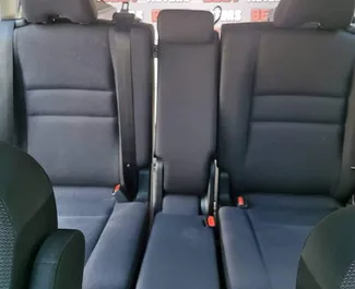 Nissan Serena 2019 beschikbaar voor verhuur in Larnaca, met een kilometerlimiet van onbeperkt.