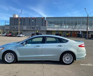 Hybride motor van 2,0L van Ford Fusion Sedan 2017 te huur in Koetaisi.