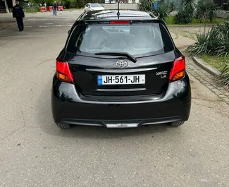 Benzine motor van 1,5L van Toyota Yaris 2014 te huur in Tbilisi.