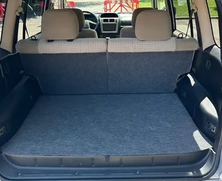 Interieur van Mitsubishi Pajero Io te huur in Georgië. Een geweldige auto met 5 zitplaatsen en een Automatisch transmissie.