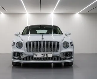 Vooraanzicht van een huurauto Bentley Flying Spur in Dubai, Verenigde Arabische Emiraten ✓ Auto #6740. ✓ Transmissie Automatisch TM ✓ 0 beoordelingen.