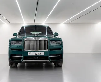 Autohuur Rolls-Royce Cullinan #6764 Automatisch in Dubai, uitgerust met 6,7L motor ➤ Van Andrei in de VAE.