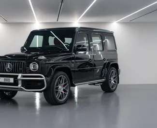 Vooraanzicht van een huurauto Mercedes-Benz G63 in Dubai, Verenigde Arabische Emiraten ✓ Auto #6743. ✓ Transmissie Automatisch TM ✓ 0 beoordelingen.