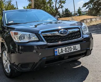 Vooraanzicht van een huurauto Subaru Forester in Tbilisi, Georgië ✓ Auto #6821. ✓ Transmissie Automatisch TM ✓ 1 beoordelingen.