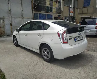 Toyota Prius 2012 met Vooraandrijving systeem, beschikbaar op de luchthaven van Koetaisi.