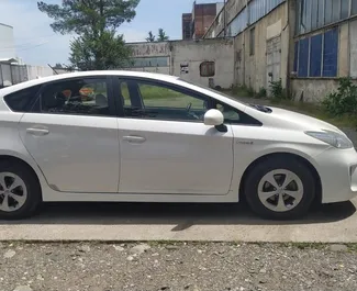 Verhuur Toyota Prius. Economy, Comfort Auto te huur in Georgië ✓ Borg van Borg van 200 GEL ✓ Verzekeringsmogelijkheden TPL, CDW, SCDW, FDW, Passagiers, Diefstal, Geen storting.