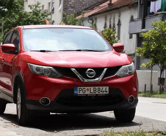 Vooraanzicht van een huurauto Nissan Qashqai in Podgorica, Montenegro ✓ Auto #5568. ✓ Transmissie Automatisch TM ✓ 1 beoordelingen.