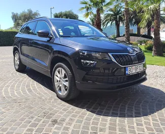 Vooraanzicht van een huurauto Skoda Karoq in Budva, Montenegro ✓ Auto #6667. ✓ Transmissie Automatisch TM ✓ 0 beoordelingen.