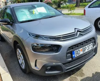 Vooraanzicht van een huurauto Citroen C4 Cactus in Budva, Montenegro ✓ Auto #7031. ✓ Transmissie Handmatig TM ✓ 3 beoordelingen.