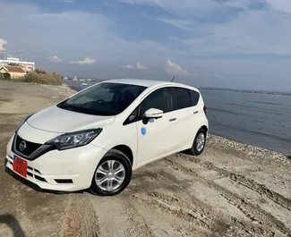 Vooraanzicht van een huurauto Nissan Note in Larnaca, Cyprus ✓ Auto #6825. ✓ Transmissie Automatisch TM ✓ 7 beoordelingen.