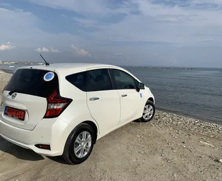 Benzine motor van 1,2L van Nissan Note 2019 te huur in Larnaca.