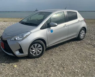 Vooraanzicht van een huurauto Toyota Vitz in Larnaca, Cyprus ✓ Auto #6830. ✓ Transmissie Automatisch TM ✓ 2 beoordelingen.