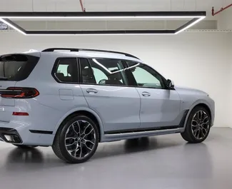 Verhuur BMW X7. Premium, Luxe, Crossover Auto te huur in de VAE ✓ Borg van Borg van 5000 AED ✓ Verzekeringsmogelijkheden TPL, CDW.