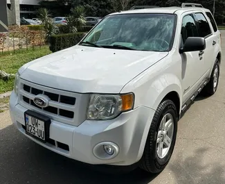 Vooraanzicht van een huurauto Ford Escape in Tbilisi, Georgië ✓ Auto #6719. ✓ Transmissie Automatisch TM ✓ 3 beoordelingen.