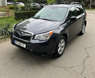 Vooraanzicht van een huurauto Subaru Forester in Tbilisi, Georgië ✓ Auto #6720. ✓ Transmissie Automatisch TM ✓ 2 beoordelingen.